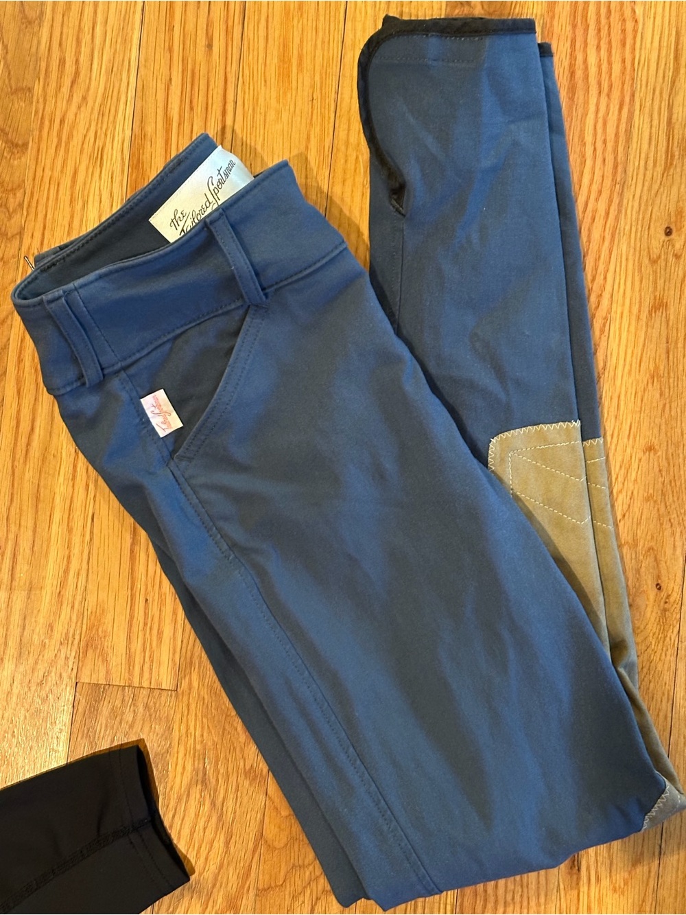Tailored sportsman knee patch breech